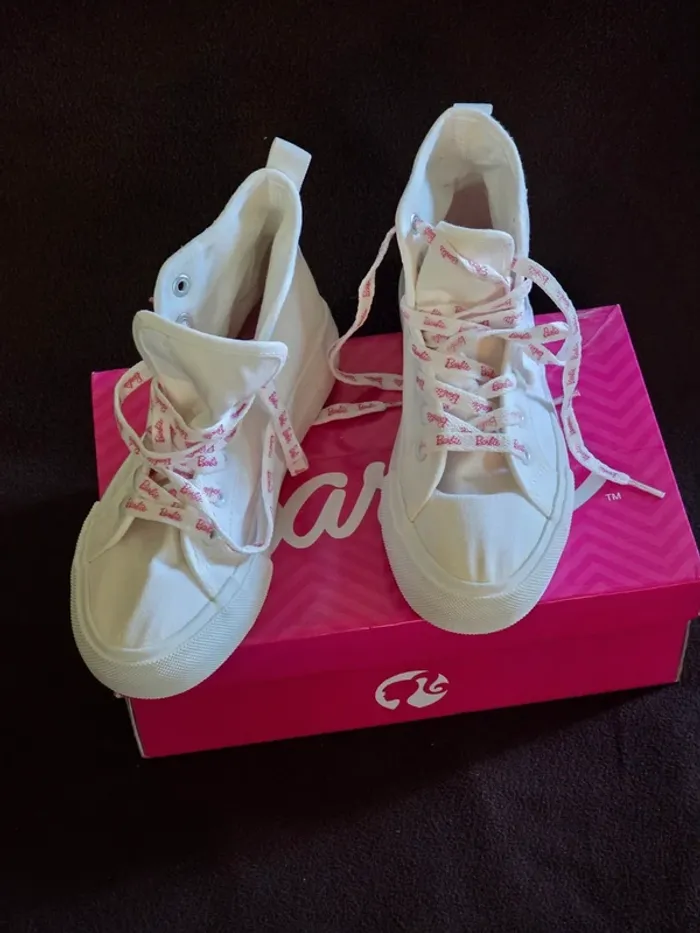 Basket montantes à lacets barbie