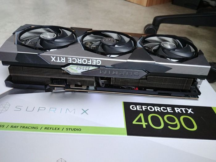 SUPRIM X carte graphique GeForce RTX 4090 - photo numéro 2