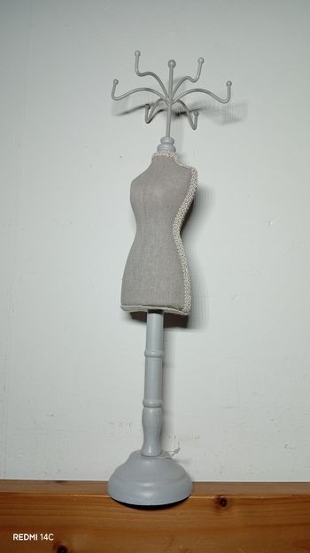 Porte bijoux tissu et bois, tête rotative métal,