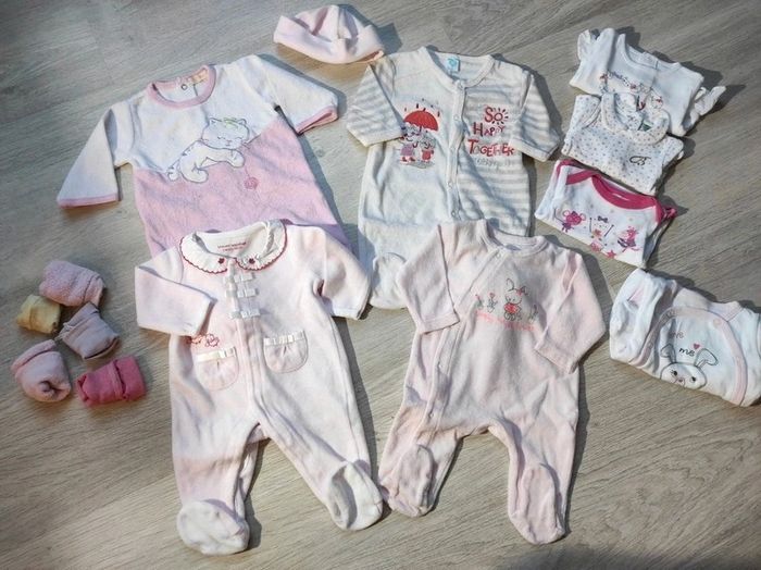 Lot 1 mois pyjamas bodies bonnet - photo numéro 3