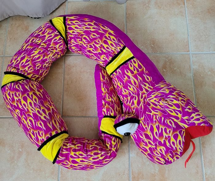 Grande peluche serpent