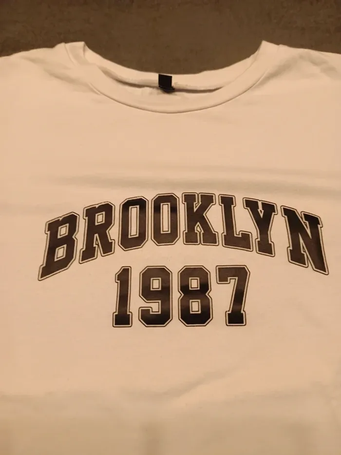 Vends tee-shirt enfant SHEIN Brooklyn 1987 taille 10-11 ans. - photo numéro 2
