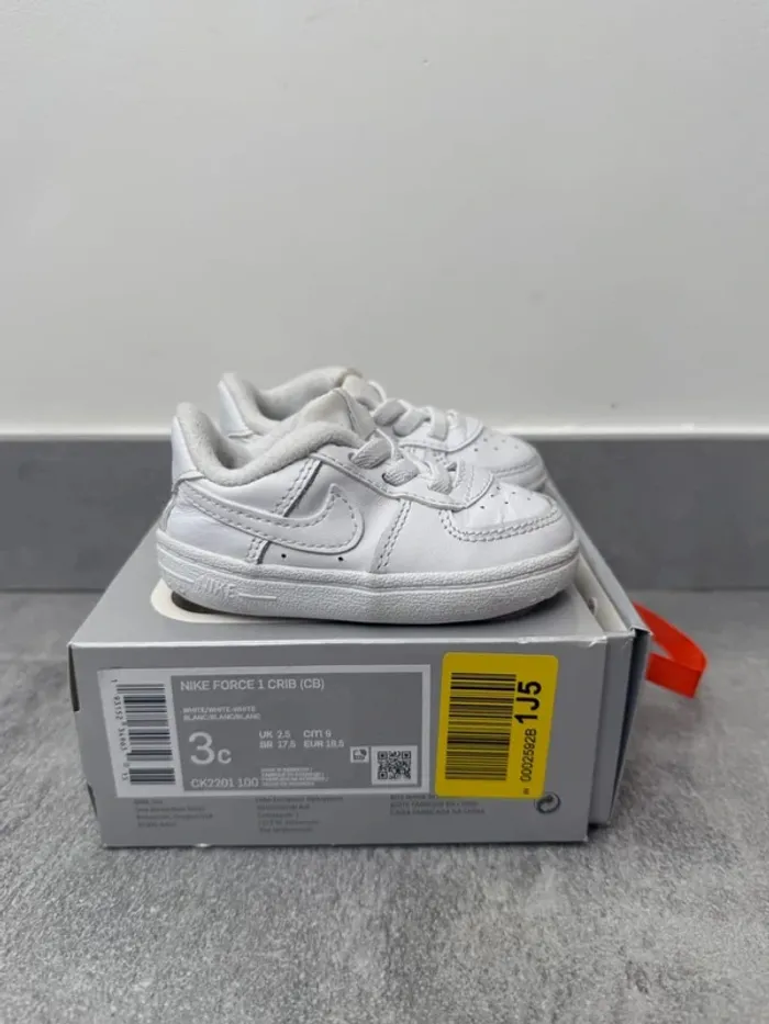 Baskets bébé unisexe Nike Air force blanches taille 18,5 super état - photo numéro 5