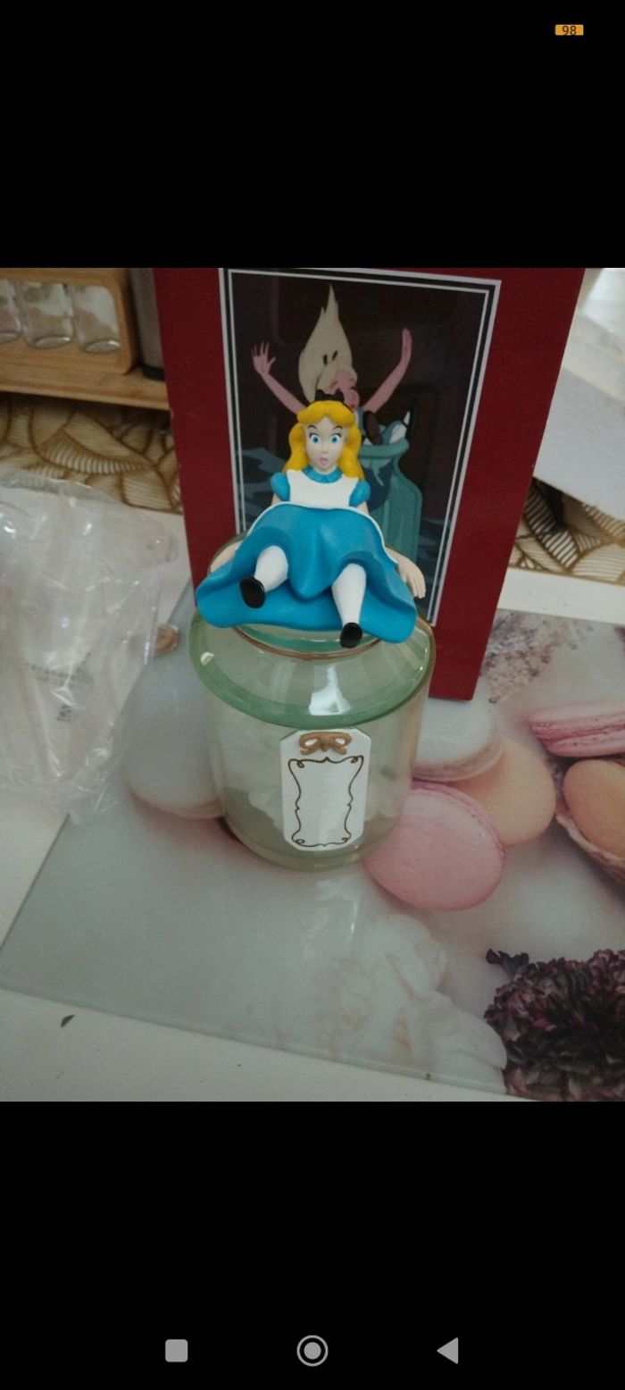 Figurine Disney Alice au paysage des merveilles
