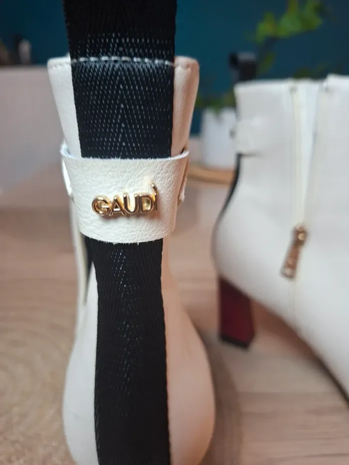 Bottines Gaudì blanches cuir – talon bordeaux – T.37 - photo numéro 4