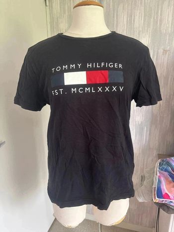 T shirt avec logo imprimer taille 40 marque tommy hilfiger