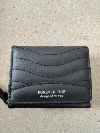 Porte monnaie noir et rose, neuf sans étiquette,  11x8cm