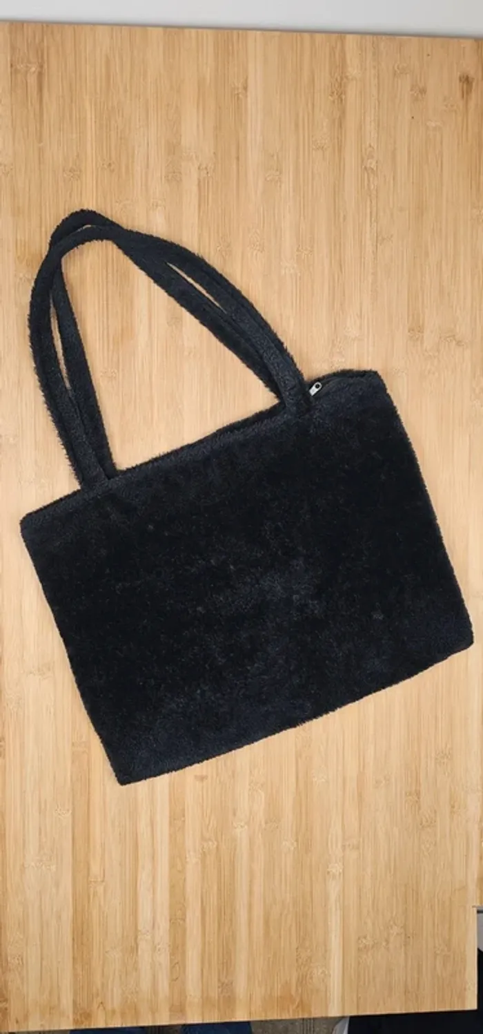 Grand sac cabas noir en fausse fourrure très bon état