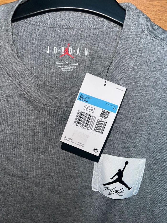 T-shirt gris Air Jordan flight essentials - photo numéro 3