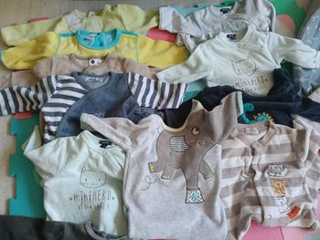 Lot bodies et pyjamas 3 mois