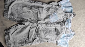 Ensemble salopette et tee shirt