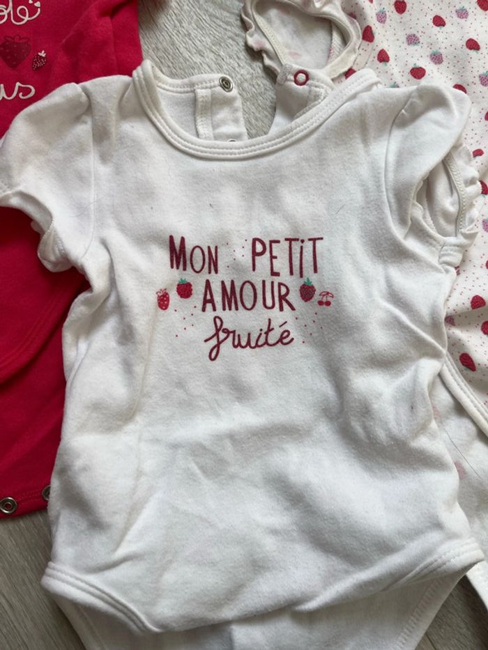 Lot 3 bodies manches courtes bébé fille 18 mois - photo numéro 2