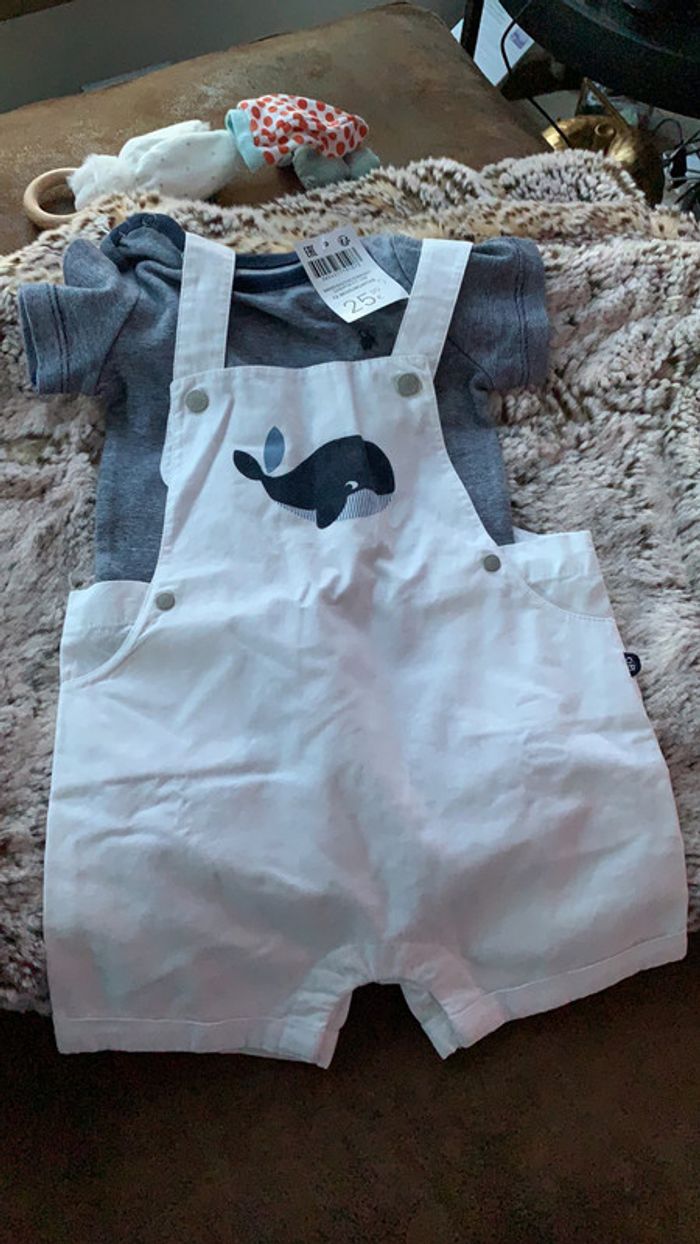 Ensemble salopette tee shirt baleine blanc bleu 12 mois Okaidi