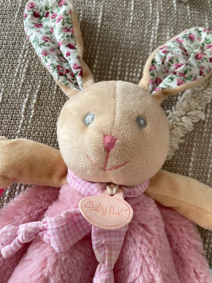 Peluche doudou plat 24cm Baby Nat Lapin beige et rose poudré clair très bon état - photo numéro 2
