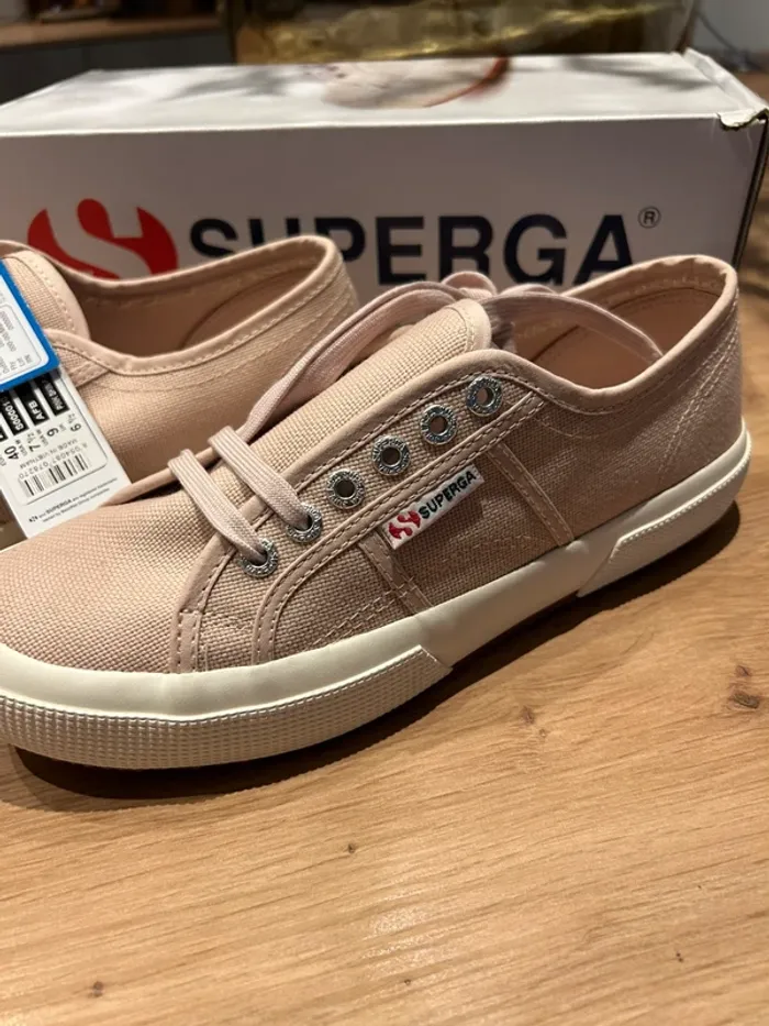 Baskets Superga rose poudré P.40 Neuves - photo numéro 2