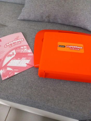 J'apprends à écrire