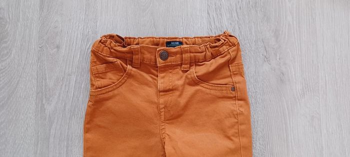 Pantalon garçon couleur marron/camel, taille 36 mois (3 ans), marque Kiabi, en bon état. - photo numéro 3