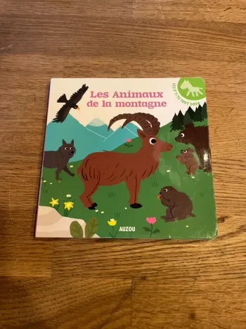 Livre cartonné Les p’tits tout doux Auzou Les animaux de la montage