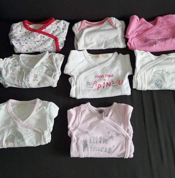 Lot bodys fille T.3M