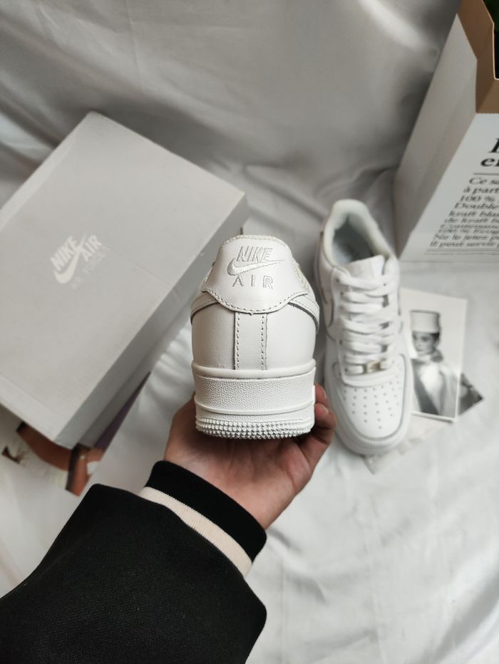 Nike Air Force 1 Low 07 Taille 41 - photo numéro 4