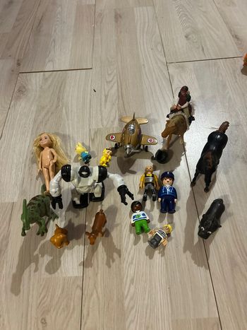 Lot de figurines jouets