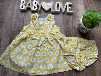 - Robe H&M     - 6 mois - Très bon état