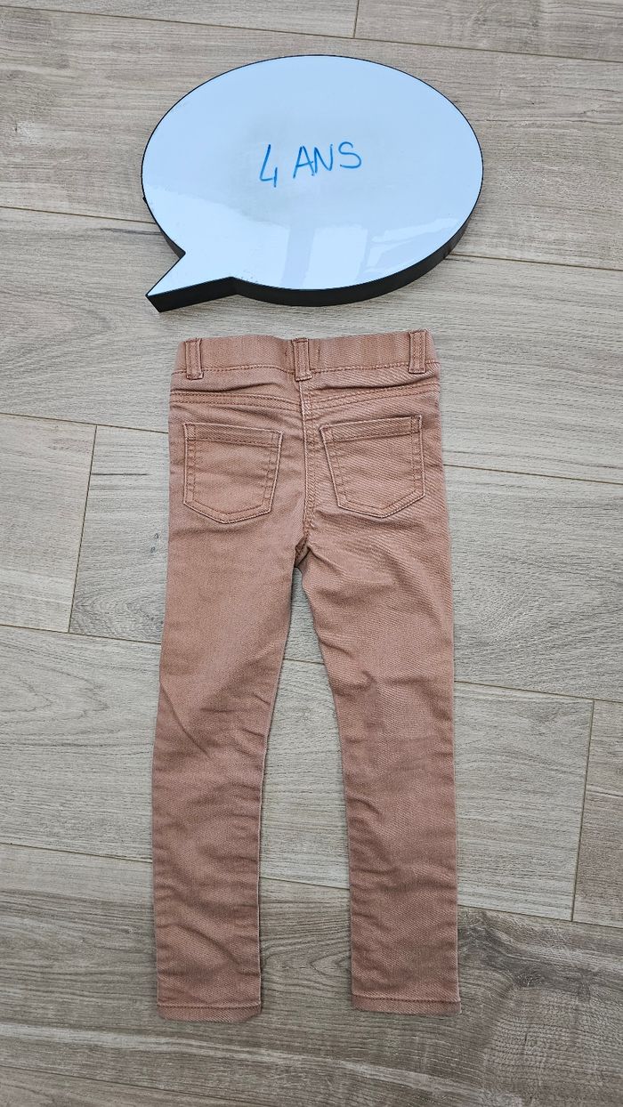 Pantalon 👧🏽 4ans - photo numéro 2