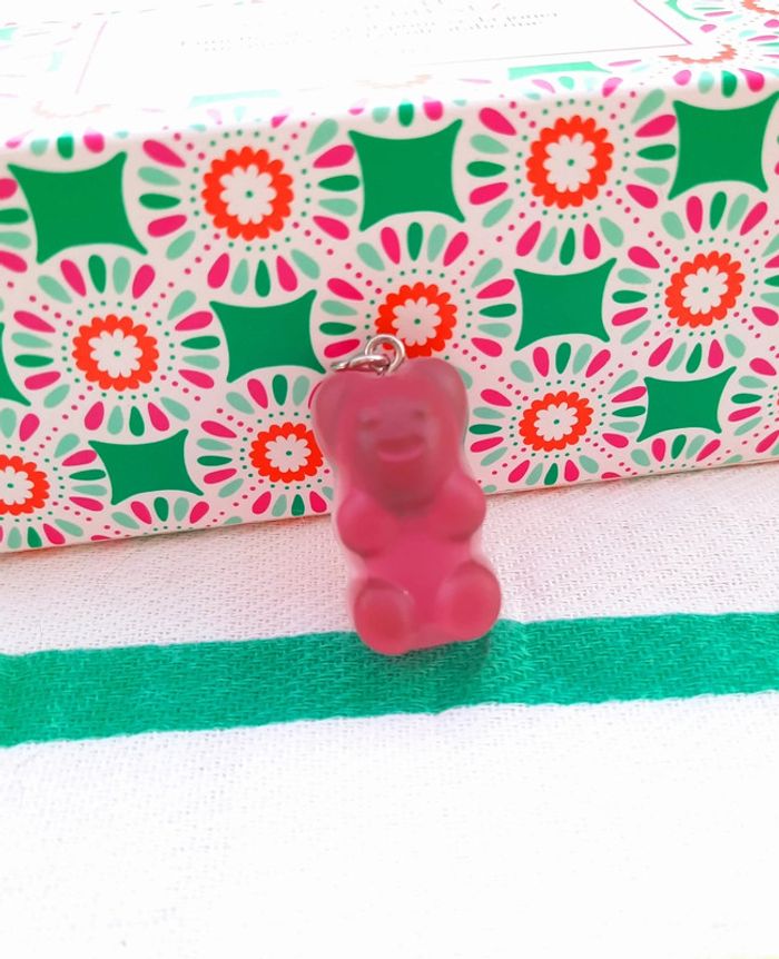 Pendentif nounours fushia résine - photo numéro 2