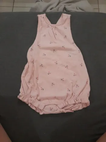 Barboteuse rose motif cerise 86 cm de chez h&m