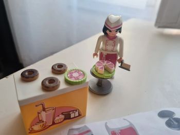 Playmobil 9097 pâtissière avec gâteaux et présentoir