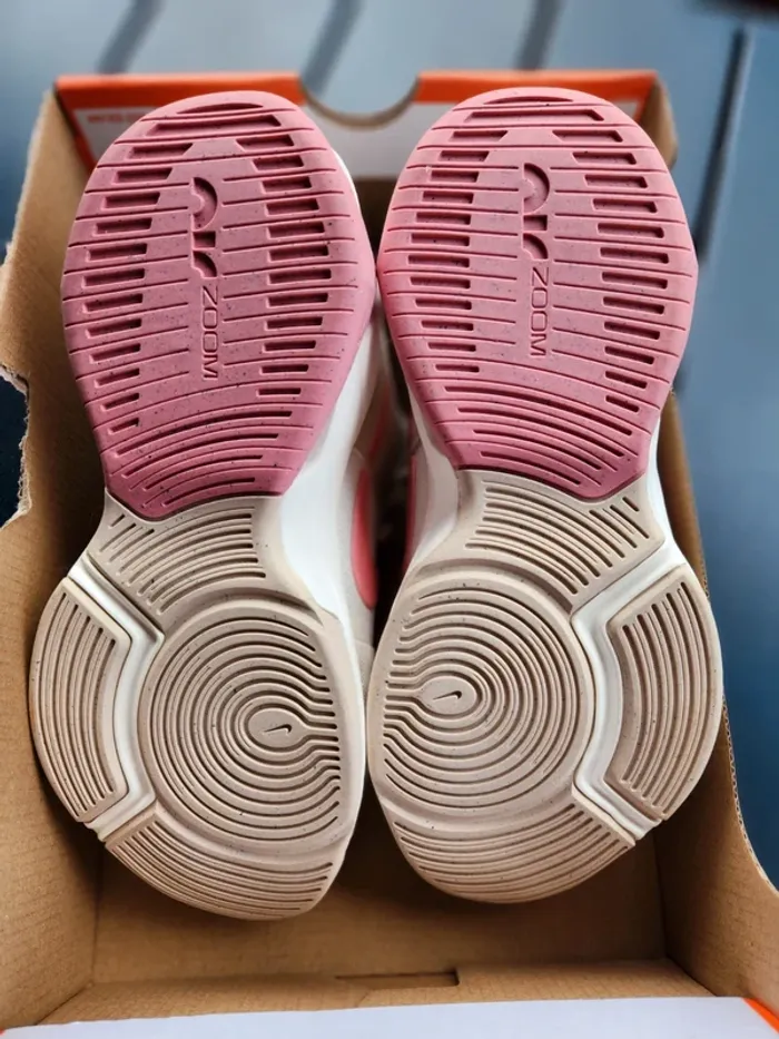 Nike zoom bella 6 rose neuves Taille 36,5 - photo numéro 8