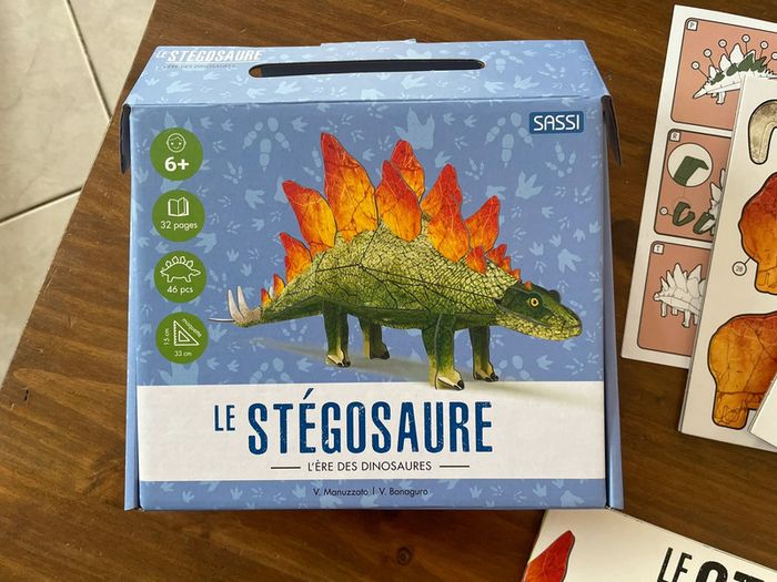 Maquette + livre Stégosaure