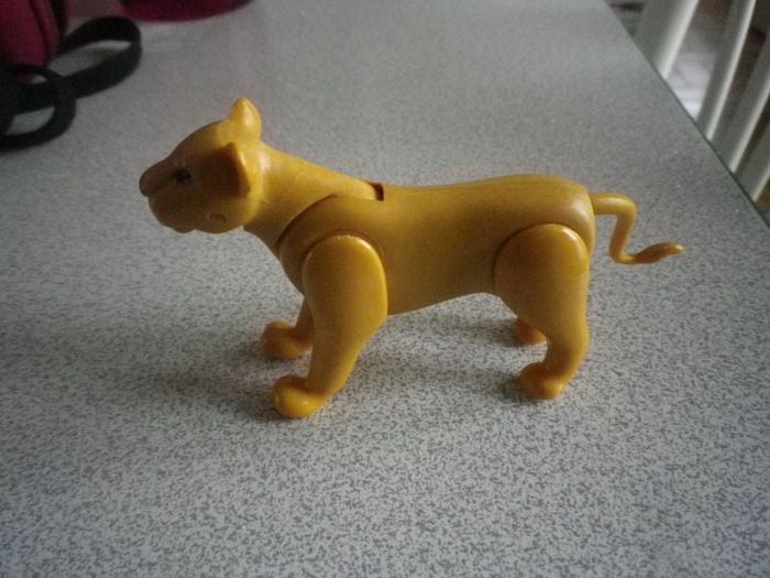 FIGURINE LIONNE