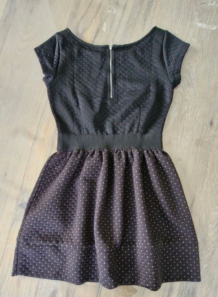 Jolie robe noire - photo numéro 2