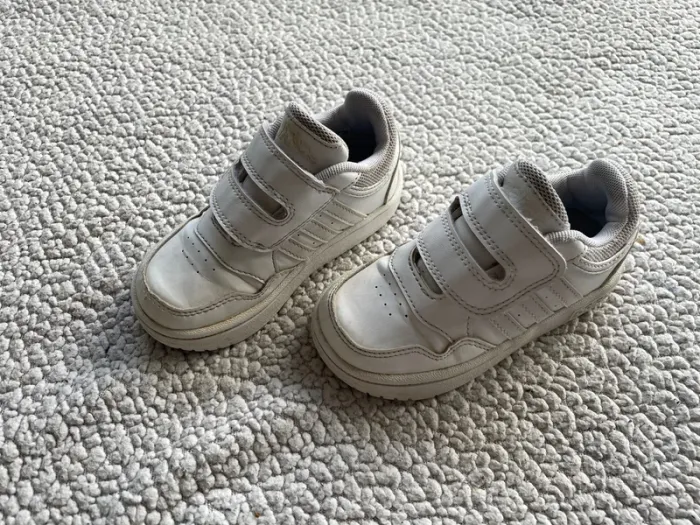 Baskets Adidas blanches pointure 24