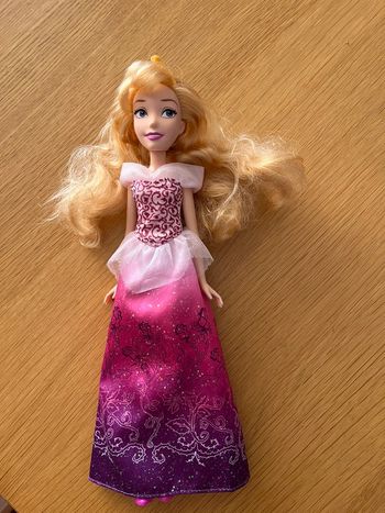 Poupée type barbie Princesse Aurore Disney