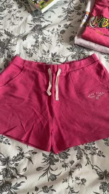 Short rose fille