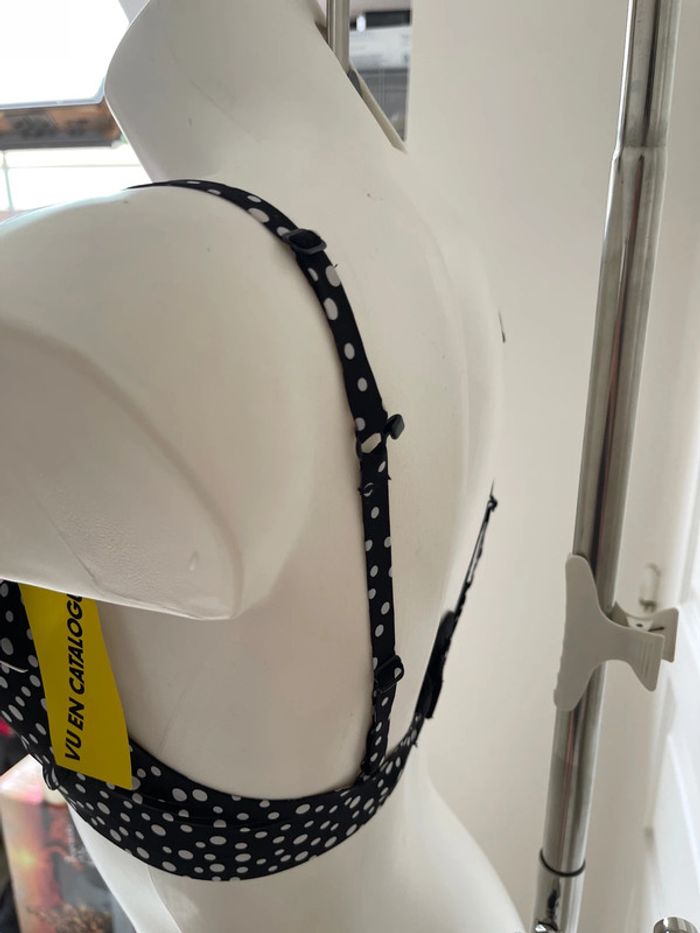 Soutien-gorge à pois - photo numéro 7