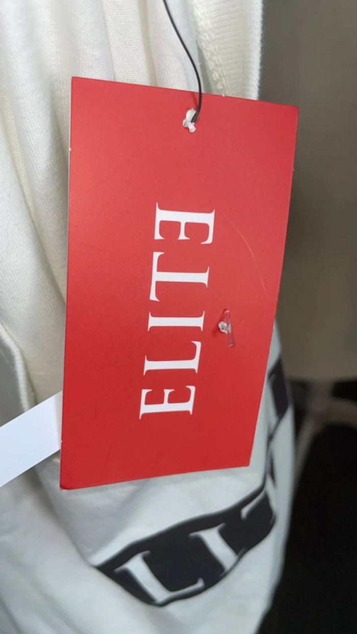T-shirt Netflix ELITE - Neuf avec étiquette - Taille M - photo numéro 5