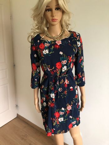 Robe bleue marine et fleurie Promod taille 38 excellent état