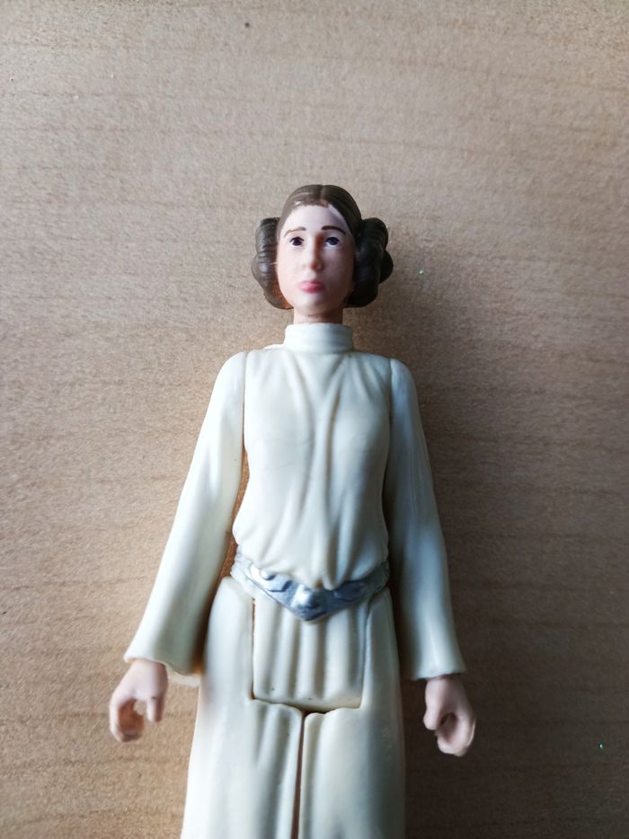Figurine miniature Star Wars princesse Leia articulée - photo numéro 3