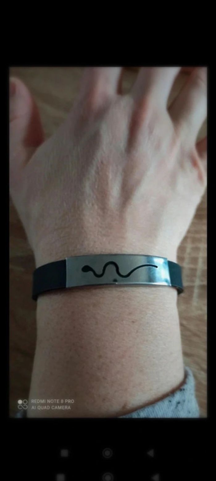 Bracelet noir plaque argenté acier motif serpent mixte