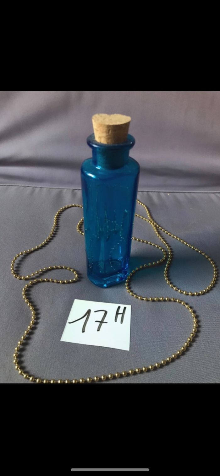 Bouteille bleue vintage