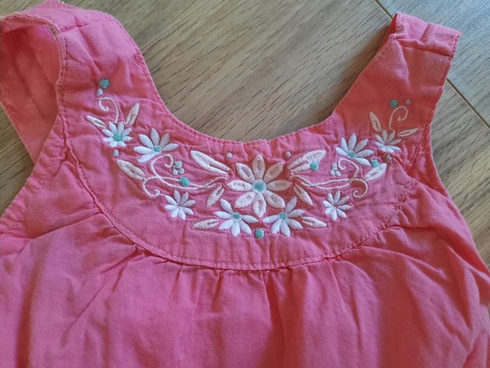 Ensemble été short gris +débardeur rose brodé +bandeau assorti Vertbaudet 18 mois - photo numéro 4