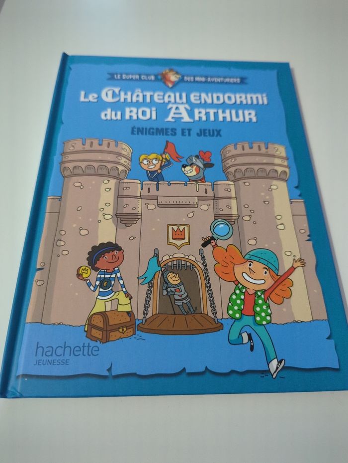 Le château endormi du Roi Arthur Éditions Hachette Jeunesse