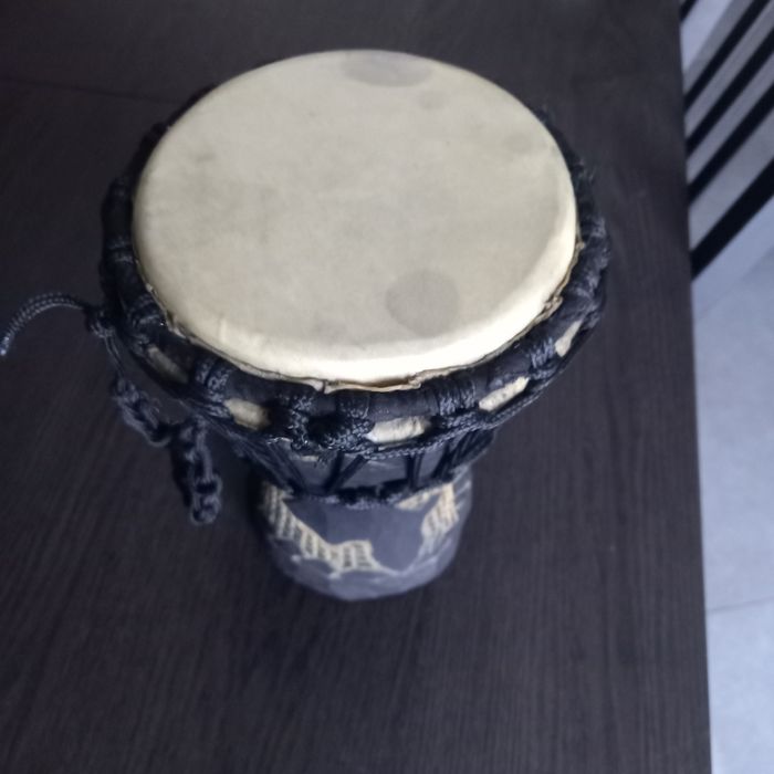 Petit djembe en bois plein - photo numéro 3