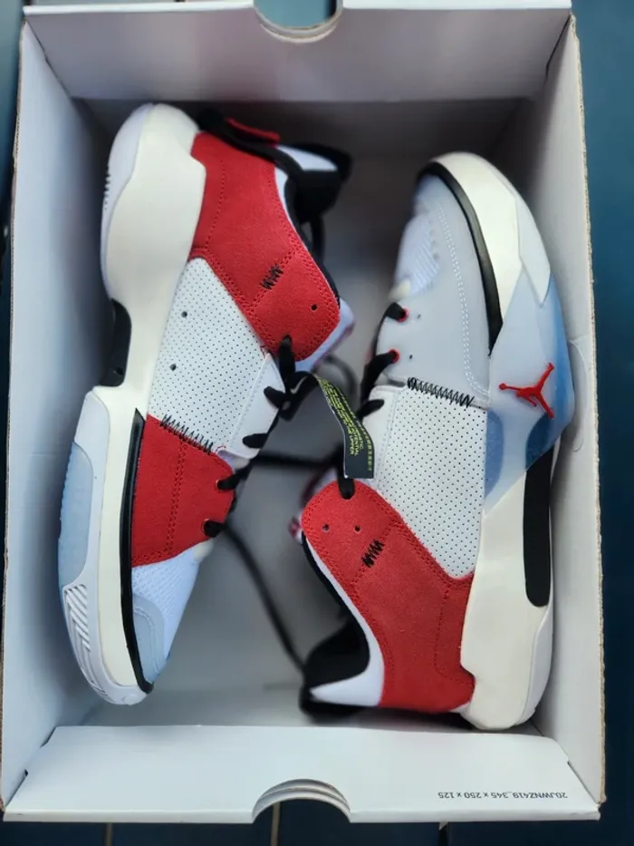 Jordan one take 5 blanc noir Taille 45 neuves homme