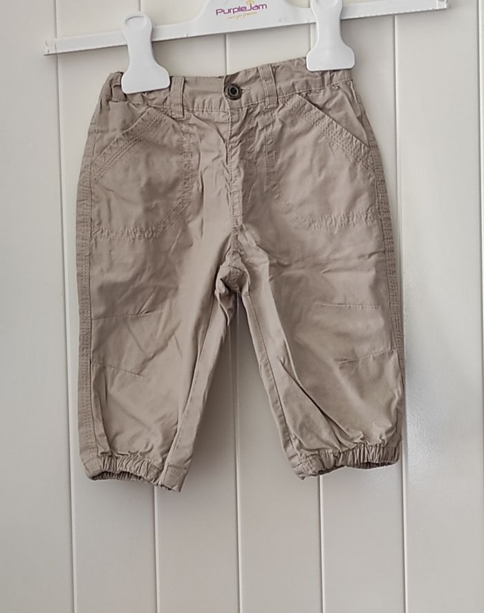 Beau pantalon bébé fille 9 mois – beige, très bon état - photo numéro 2