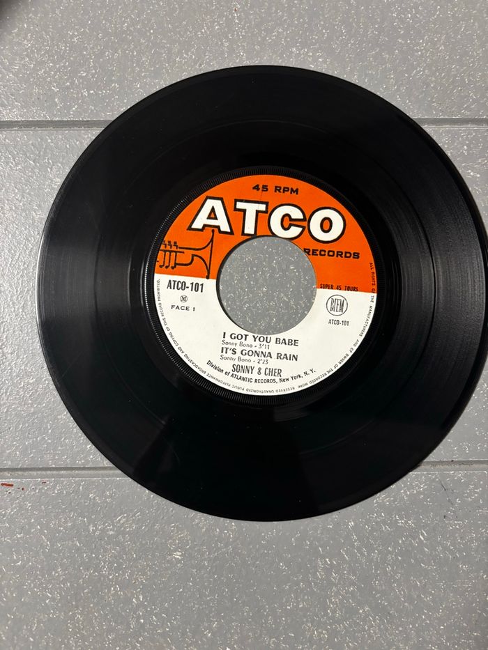 Vinyle 45 tours Sonny & Cher I got you babe - photo numéro 2