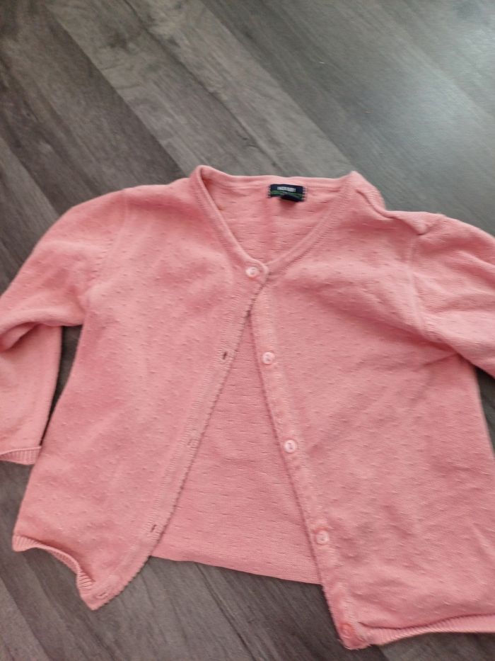 Lot 3 gilets fins 9 mois - photo numéro 6